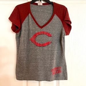 Women’s Cincinnati Red’s T-Shirt Size XL